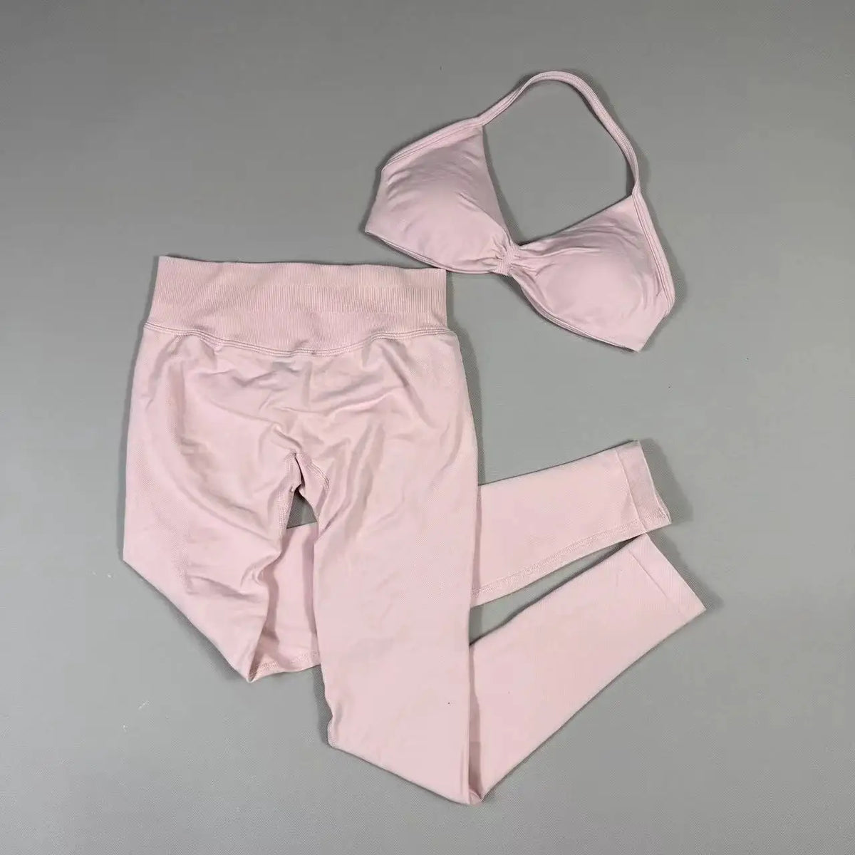 2-Piece Set Women's Seamless Clean (No Logo) Yoga Set, Halter Neck Sports Bra & High-Waisted Lifting Leggings for Gym Workouts