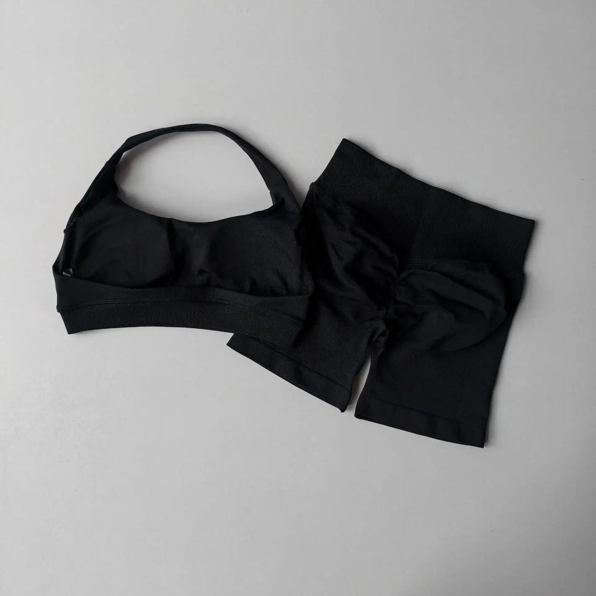 2 Pieces Women's Yoga Suit Seamless Fitness Gym Clothes Halter Sports Bra with Matching Shorts Workout Set Gym Outfit